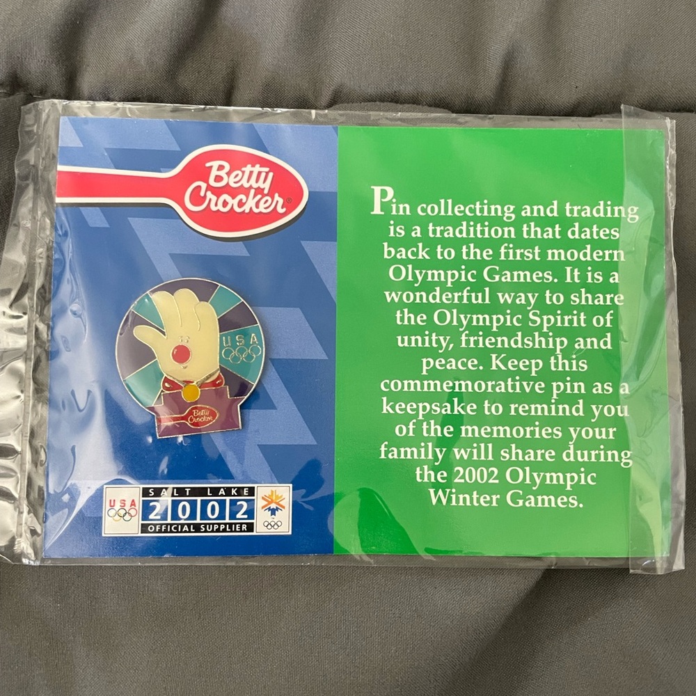 2002 Betty Crocker USA Olympic Sponsor Helping Hand Lapel Hat Pin~Salt Lake City